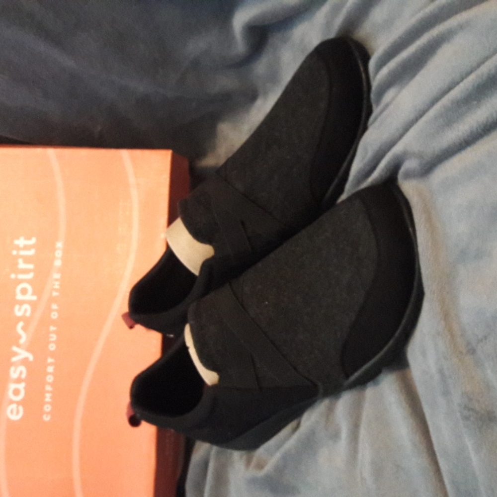 Easy Spirit Brenna2 womens slip on shoe black size 10